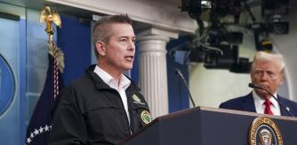 El secretario de Transporte de EE.UU., Sean Duffy, junto al presidente estadounidense, Donald Trump