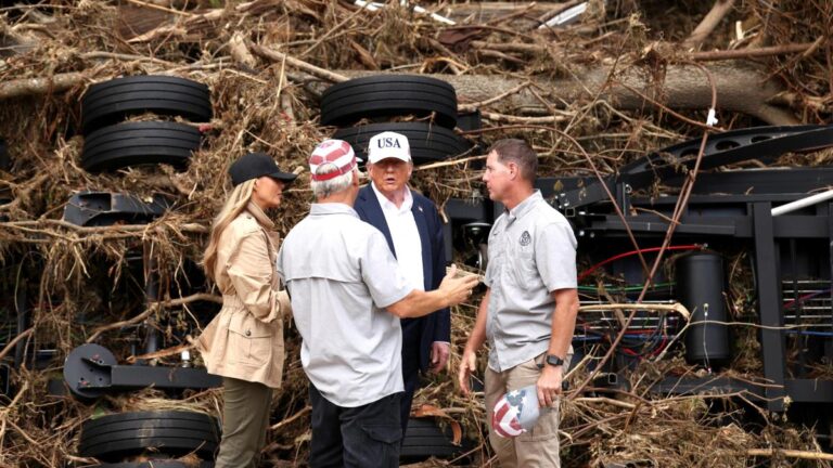 “Un río estrecho se convirtió en un monstruo”: Trump visita las zonas afectadas por la inundación en Texas