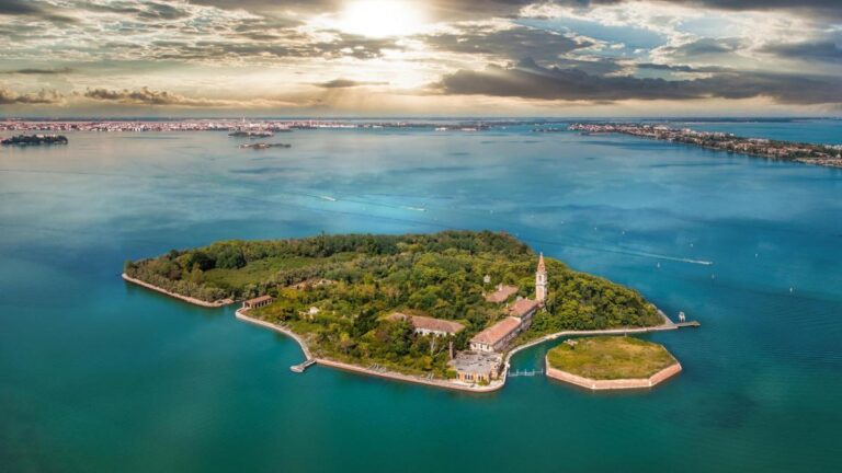 Vecinos de Venecia se hacen con una isla deshabitada para convertirla en un parque para residentes