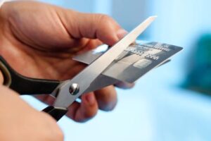 Aumentan las familias que necesitan refinanciar deudas