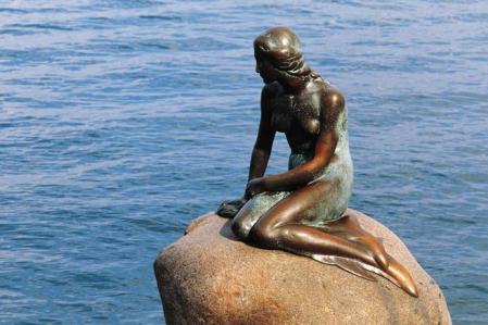 Dinamarca retirará una estatua de sirena acusada de “pornográfica” y “vulgar”