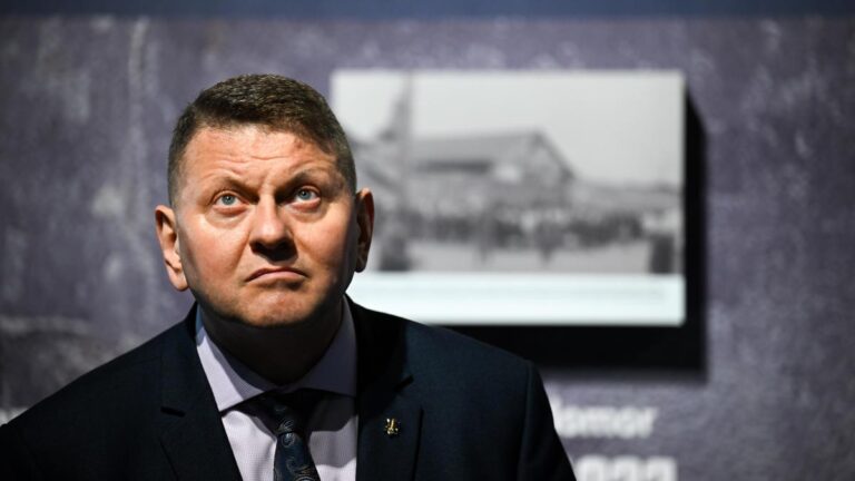 El general Valeri Zaluzhni, embajador ucraniano en Londres, se postula como el principal rival de Zelenski