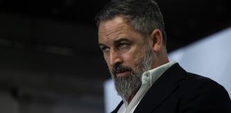 El presidente de VOX, Santiago Abascal, durante una rueda de prensa, en la sede VOX, a 14 de julio de 2025, en Madrid (España). Durante la rueda de prensa, Abascal, ha informado sobre los altercados de las últimas noches en Torre-Pacheco (Murcia) que se han saldado con un total de ocho detenidos. Estos hechos se producen tras la agresión a un anciano el pasado 9 de julio.