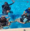 Trabajan en condiciones sin gravedad en piscinas como hacen los astronautas para emular estar en el espacio exterior