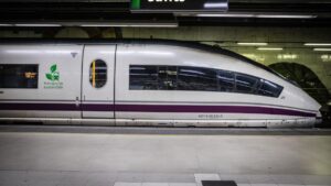 El tren acelera frente el avión y mueve al 85% de viajeros en los grandes trayectos