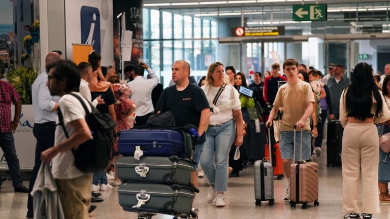 El turismo enfila un nuevo récord en 2025 con un alza de las llegadas del 4,7% hasta junio