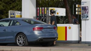 En busca de la gasolinera más barata: la diferencia puede ser de hasta 40 euros por repostaje