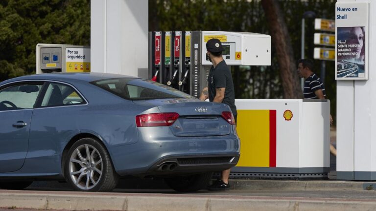 En busca de la gasolinera más barata: la diferencia puede ser de hasta 40 euros por repostaje
