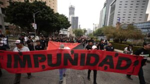Hallan 32 cuerpos en una zona rural de México
