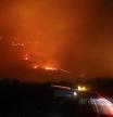 El incendio forestal declarado el pasado martes en el entorno de la localidad cacereña de Jarilla ha arrasado ya más de 11.000 hectáreas y un perímetro de 130 kilómetros, lo que lo convierte en uno de los mayores siniestros registrados en la región en los últimos años.