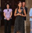 Patronal y sindicatos junto al gobierno valenciano, ayer en el pati de rectors del Palau de la Generalitat