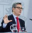 El ministro de la Presidencia, Félix Bolaños, durante una rueda de prensa tras el Consejo de Ministros, en el Palacio de la Moncloa, a 22 de julio de 2025, en Madrid (España). El Consejo de Ministros aprobará este martes 22 de julio una nueva declaración de emergencia en Canarias con 40 millones de euros para la creación de 1.200 plazas de asilo para menores migrantes en la Península. Además el Consejo de Ministros da luz verde al Proyecto de Ley de Información Clasificada, que pasará al Congreso para ser tramitada, que desclasificará los secretos del franquismo y la Transición.