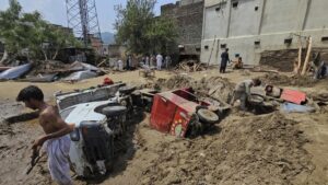 Las lluvias del monzón en Pakistán dejan más de 350 muertos en 48 horas