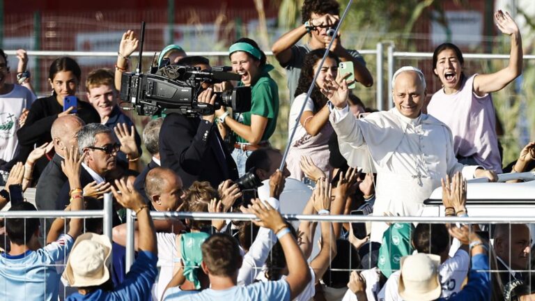 León XIV celebra su primer gran acto de masas con un millón de jóvenes en Roma
