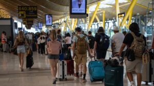 Los aeropuertos españoles logran en julio el récord absoluto de pasajeros con 32,7 millones