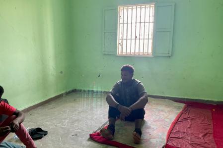 Esa fue la experiencia de un camerunés de 30 años en el centro de Ksar