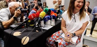 La ex militante socialista Leire Díez durante una rueda de prensa, en el Hotel Novotel, a 4 de junio de 2025, en Madrid (España). Leire Díaz que aparece en diversos audios haciendo gestiones contra mandos de la Unidad Central Operativa (UCO) de la Guardia Civil, ha convocado una comparecencia ante los medios de comunicación, después de haberse reunido ayer en Ferraz con el jefe de los servicios jurídicos del PSOE y haberse dado de baja como afiliada del PSOE.