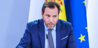 La bronca se aviva con las llamas: el PP exige el cese de Puente por bromear con los incendios