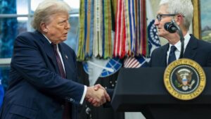 Trump amenaza con aranceles del 100% a chips y semiconductores salvo si se fabrican en EE.UU.