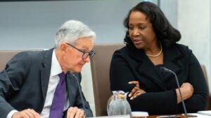 Trump escala la guerra a la independencia de la Fed al echar a una gobernadora de su junta
