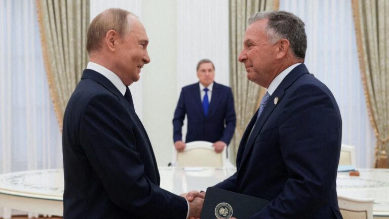 Trump y Putin plantean reunirse para acabar con la guerra de Ucrania