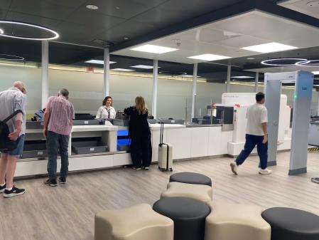 Nuevos filtros de seguridad en el Fast Track de la T1. Las máquinas se empezarán a instalar en el control principal de la terminal esta semana