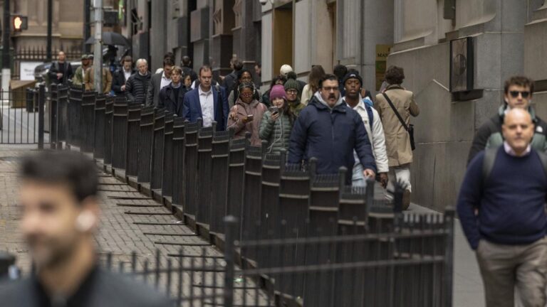 EE.UU. solo crea 22.000 empleos en agosto y facilita que la Fed recorte los tipos de interés