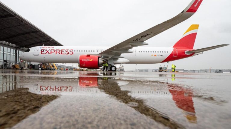 Iberia Express amplía su oferta en Canarias para aprovechar la renuncia de Ryanair