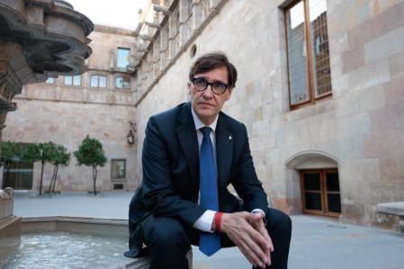 El president Illa, en el Pati dels Tarongers del Palau de la Generalitat.