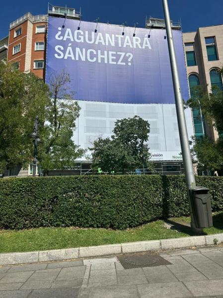 Lona gigante en un edificio céntrico de Madrid