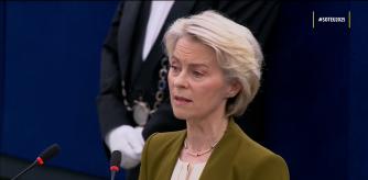 La concatenación de crisis internacionales que están dibujado el nuevo orden mundial han centrado la esperada comparecencia de la presidenta de la Comisión Europea, Ursula von der Leyen, en Estrasburgo para presentar su discurso sobre el Estado de la Unión. La conservadora alemana ha arrancado centrándose en Rusia, después de la alarmante incursión de drones en Polonia, pero también ha elevado la voz tras las múltiples críticas por la inacción europea en Gaza, prometiendo un plan para suspender la parte comercial del Acuerdo de Asociación con Israel y para sancionar a los ministros extremistas.