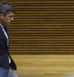 El presidente de la Generalitat valenciana, Carlos Mazón, llega a una sesión plenaria en Les Corts Valencianes, a 16 de abril de 2025, en Valencia, Comunidad Valenciana (España). El pleno de Les Corts debate las enmiendas a la totalidad presentadas por el PSPV y Compromís a los presupuestos de 2025. Además, tiene lugar el debate de totalidad del proyecto de ley de medidas fiscales, de gestión administrativa y financiera y de organización de la Generalitat.