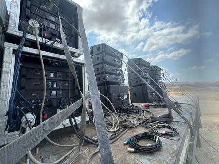 En una acción sin precedentes, el discurso del Primer Ministro Benjamin Netanyahu fue transmitido en directo a través de enormes altavoces colocados en la frontera de Gaza