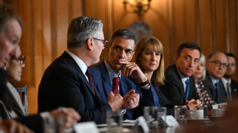 Sánchez y Starmer reúnen a ocho directivos del Ibex con empresas británicas para impulsar relaciones