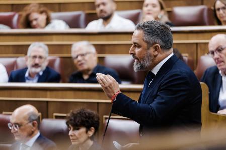 El presidente de VOX, Santiago Abascal, interviene durante un pleno en el Congreso de los Diputados, a 10 de septiembre de 2025, en Madrid (España). El Pleno del Congreso debate y vota las enmiendas de totalidad que PP, Vox y Junts han presentado para devolver al Gobierno el proyecto de reducción de la jornada laboral a 37,5 horas, formaciones que suman una mayoría absoluta más que suficiente para tumbar la norma.
