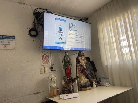 Instrucciones para migrantes y Virgen de Guadalupe en Casa Nicolás