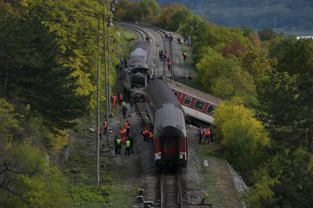 Al menos dos muertos y más de 60 heridos en un choque de dos trenes en Eslovaquia