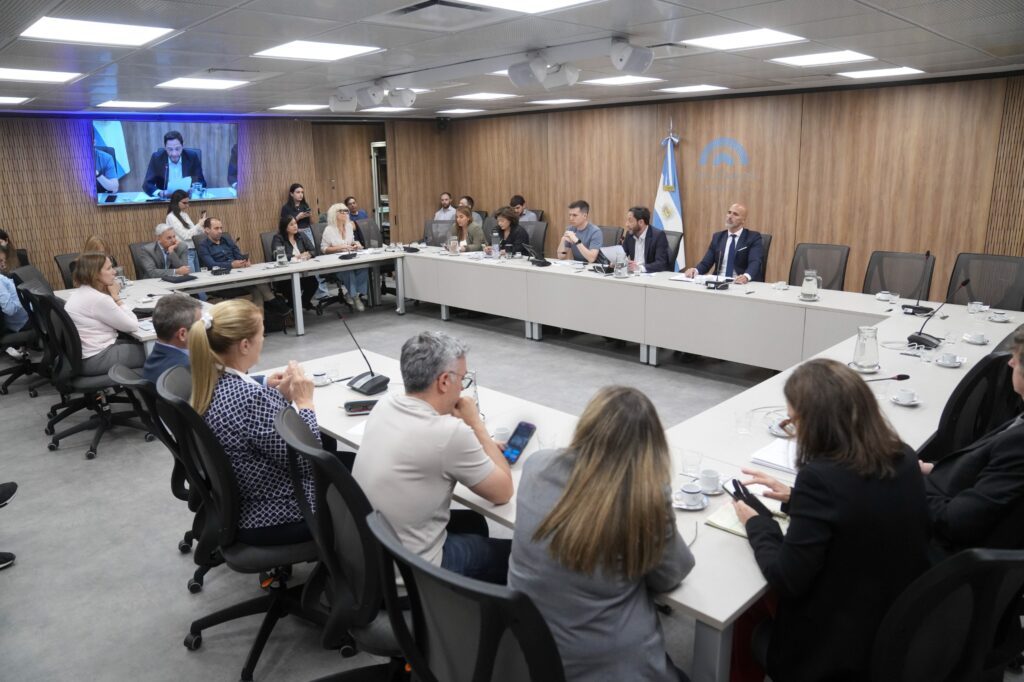 Foto de la reunión de la Comisión Investigadora.