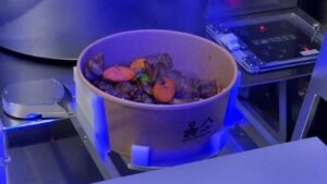 El futuro de la comida sobre ruedas: un camión robot que cocina mientras conduce