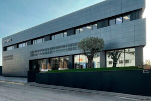 Escanegem la mà del perruquer en 3D i creem les tisores a la seva a mida