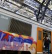 FOTO ALEX GARCIA REPORTAJE SOBRE GRAFITIS FEOS QUE ENSUCIAN LA CIUDAD. EN LA FOTO TRENES VANDALIZADOS EN ESTACIO DE FRANÇA 2024/01/26