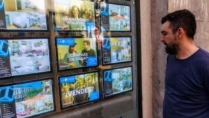 Las donaciones de vivienda de padres a hijos se disparan por la crisis de acceso