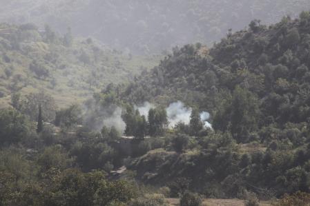 Los combates entre Pakistán y Afganistán dejan decenas de muertos en su frontera