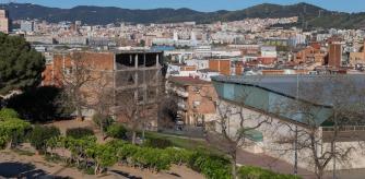 Panorámica del parque dels Pins y del barrio del Raval en Santa Coloma de Gramenet .