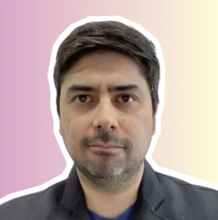 Fotografía del analista Julio Moreno.