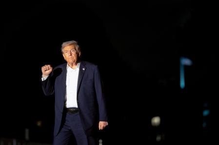 El presidente Donald Trump a su llegada a Washington tras asistir a la firma del acuerdo de paz en Gaza