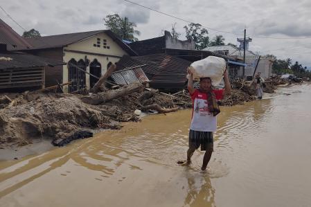 Casi 600 muertos en el temporal que mantiene bajo el agua Indonesia, Tailandia y Sri Lanka