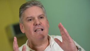 Cuba acusa de espionaje a un exministro de Economía en un gran escándalo de corrupción