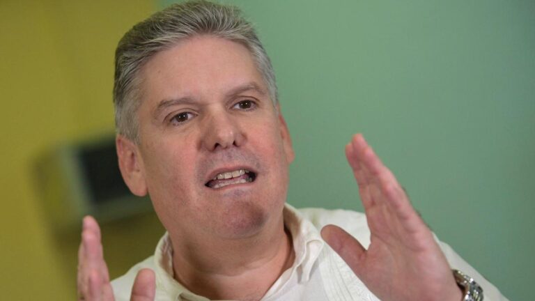 Cuba acusa de espionaje a un exministro de Economía en un gran escándalo de corrupción