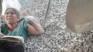 Dos autobuses chocan contra sendos camiones y dejan casi 40 muertos en India